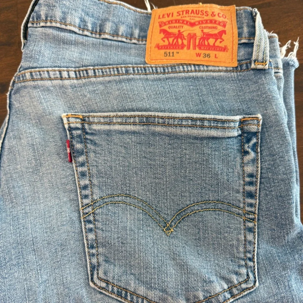 Levis 511 Slim Fit Cut Off Denim Shorts Mens 36 Light Wash Blue Raw Hem Jorts